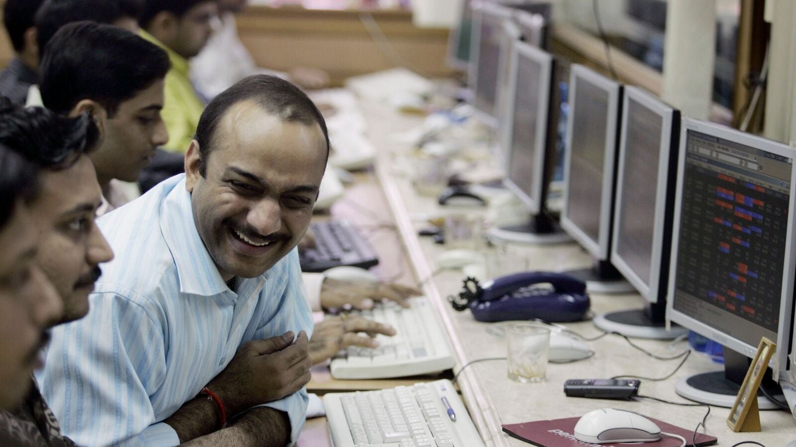 Stocks to buy under ₹ 100: Experts recommend four shares to buy today – 26 June 2025